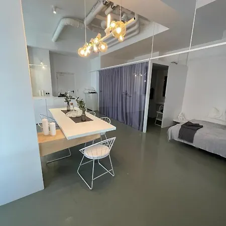 Апартаменты Main Station Design Loft Style Инсбрук